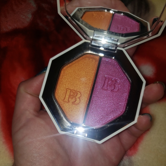 *SOLD* Beauty Killawatt Foil Highlighter - Picture 5 of 16